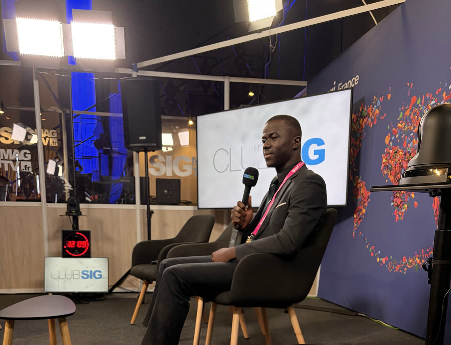 Don Marc Konan, fondateur d'OryMap, sur le plateau de SIGMAG TV